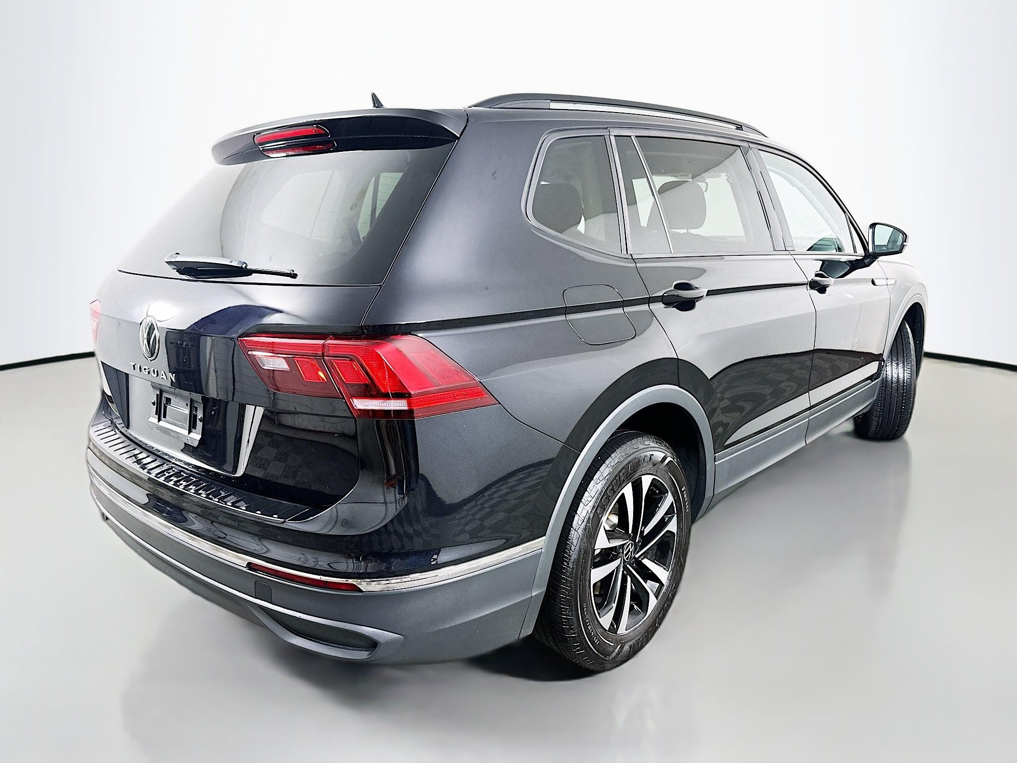 Used 2023 Volkswagen Tiguan S FWD image 7