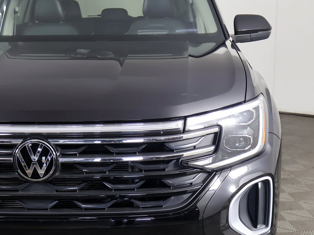 Used 2024 Volkswagen Atlas Peak Edition SEL AWD/4WD image 17