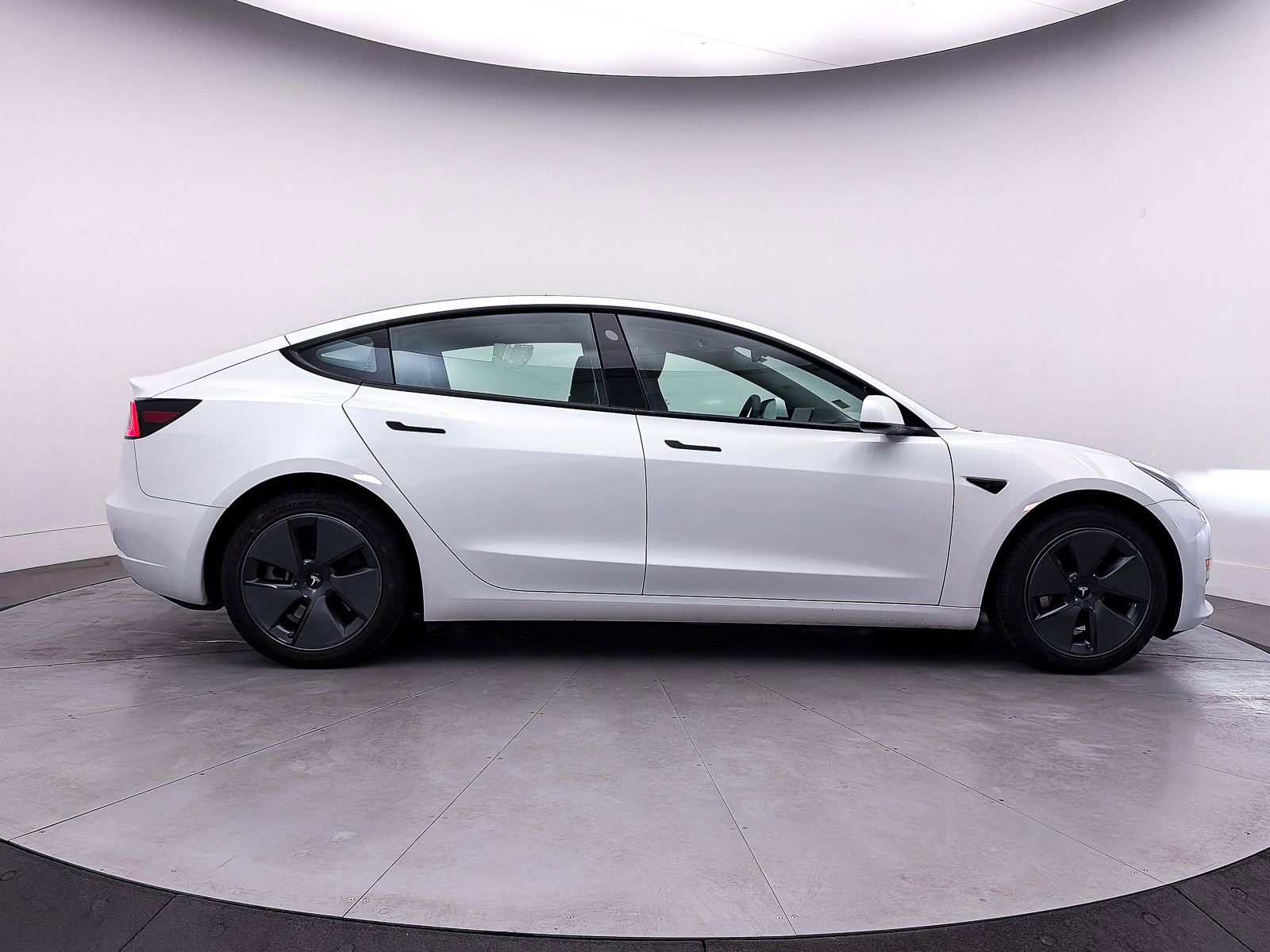 Used 2023 Tesla Model 3 Standard Range image 17
