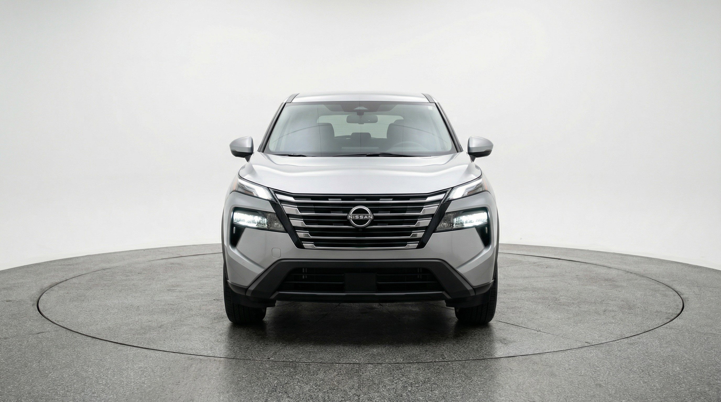 Used 2025 Nissan Rogue SV image 2