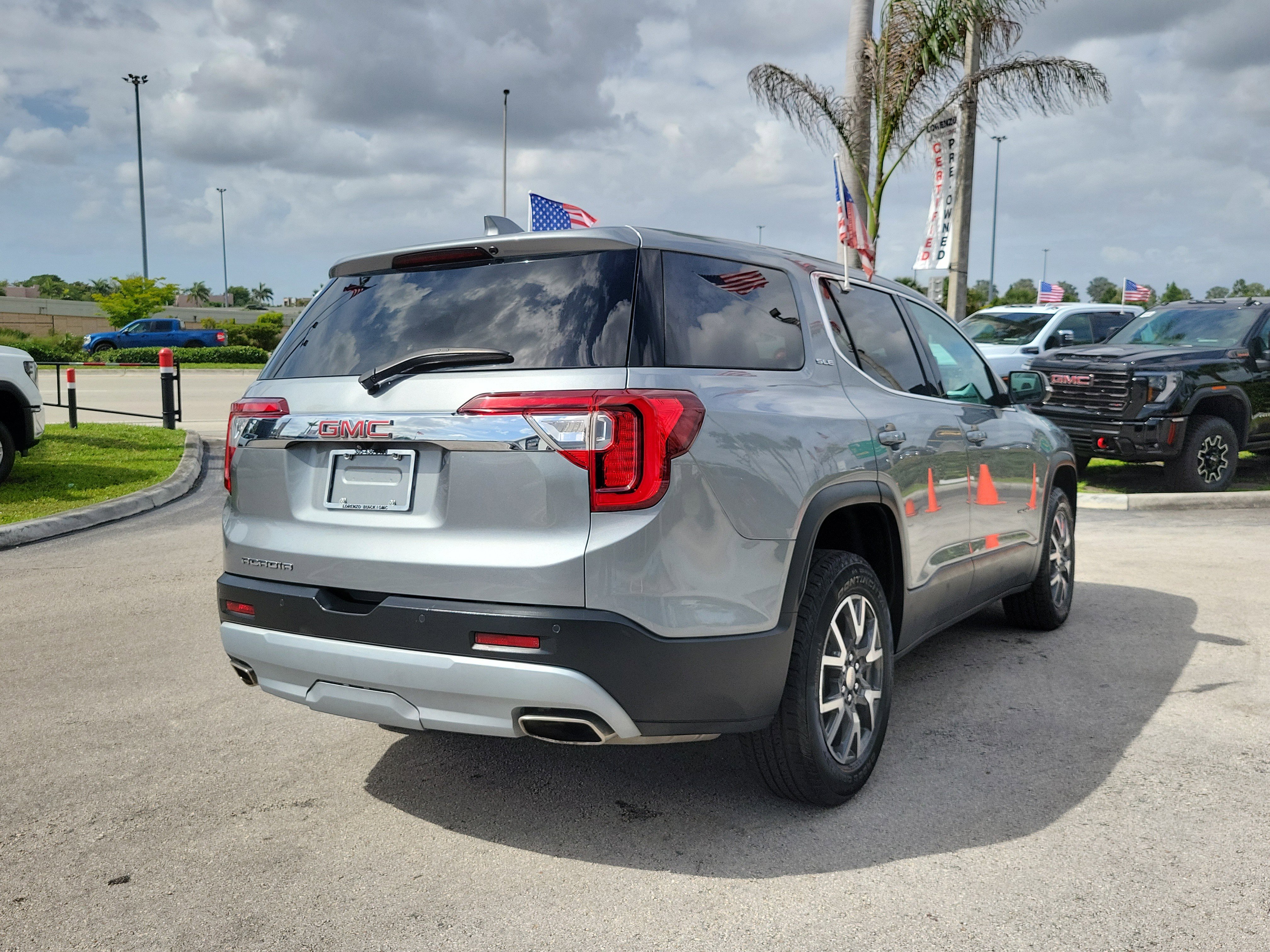 Used 2023 GMC Acadia SLE image 5