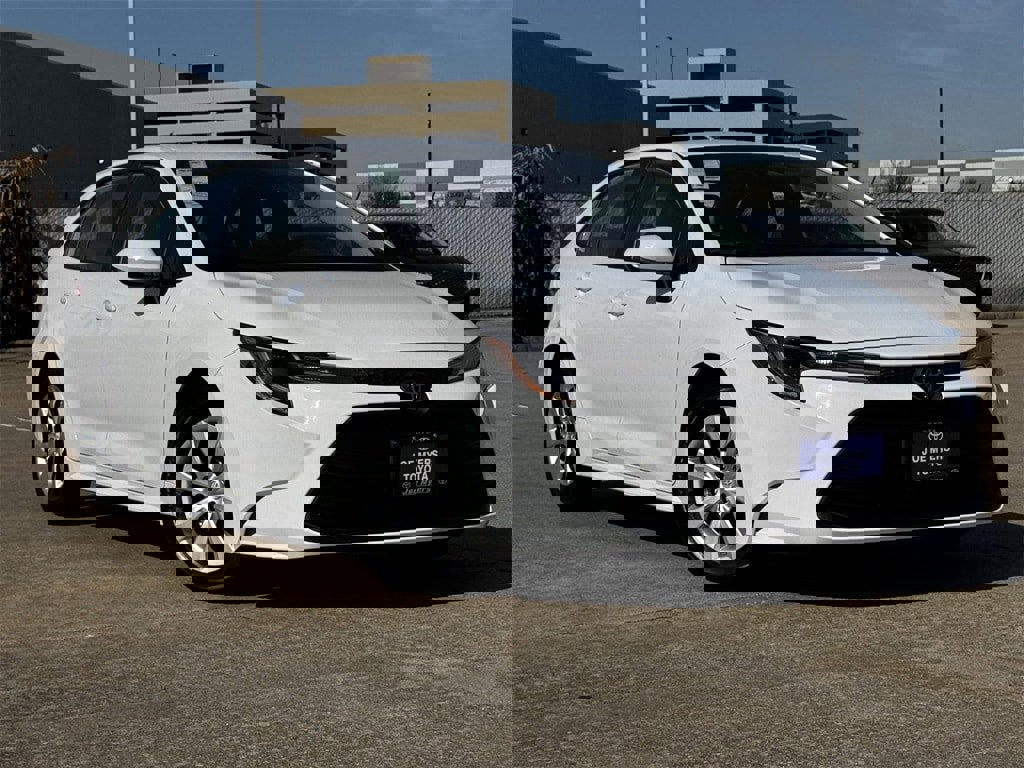 Certified 2025 Toyota Corolla LE image 2
