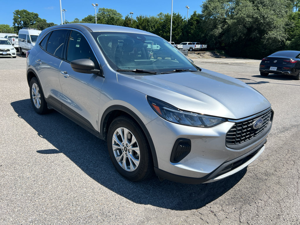 Used 2023 Ford Escape Active w/ Tech Pack #1 FWD image 3