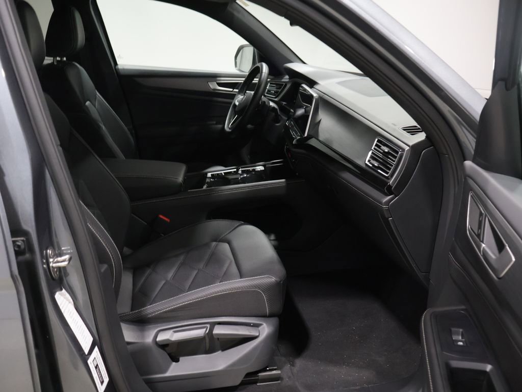 Used 2025 Volkswagen Atlas Cross Sport SE image 21