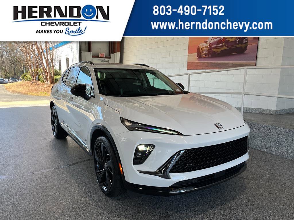 Used 2025 Buick Envision Sport Touring image 1