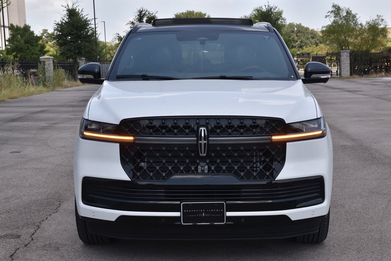 New 2027 Lincoln Navigator Black Label AWD/4WD image 2
