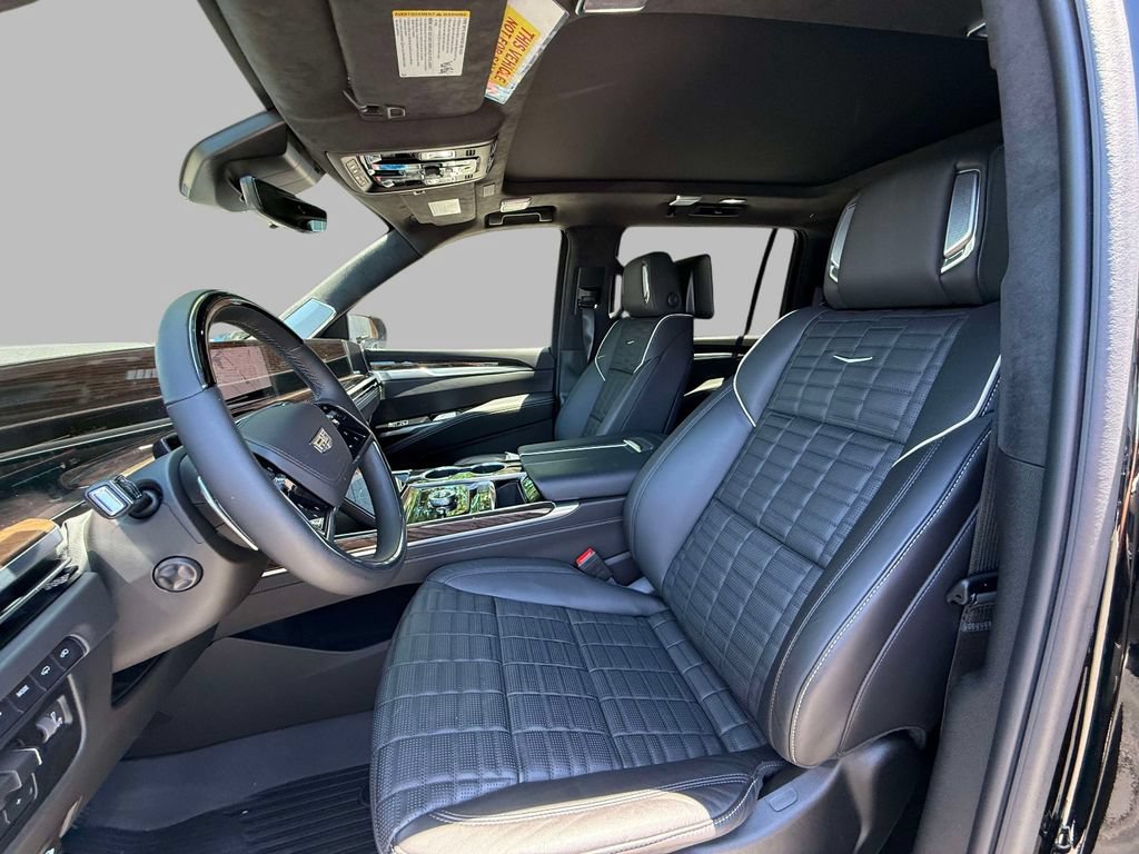 Used 2026 Cadillac Escalade ESV Platinum Sport w/ LPO, ONYX Package AWD/4WD image 2