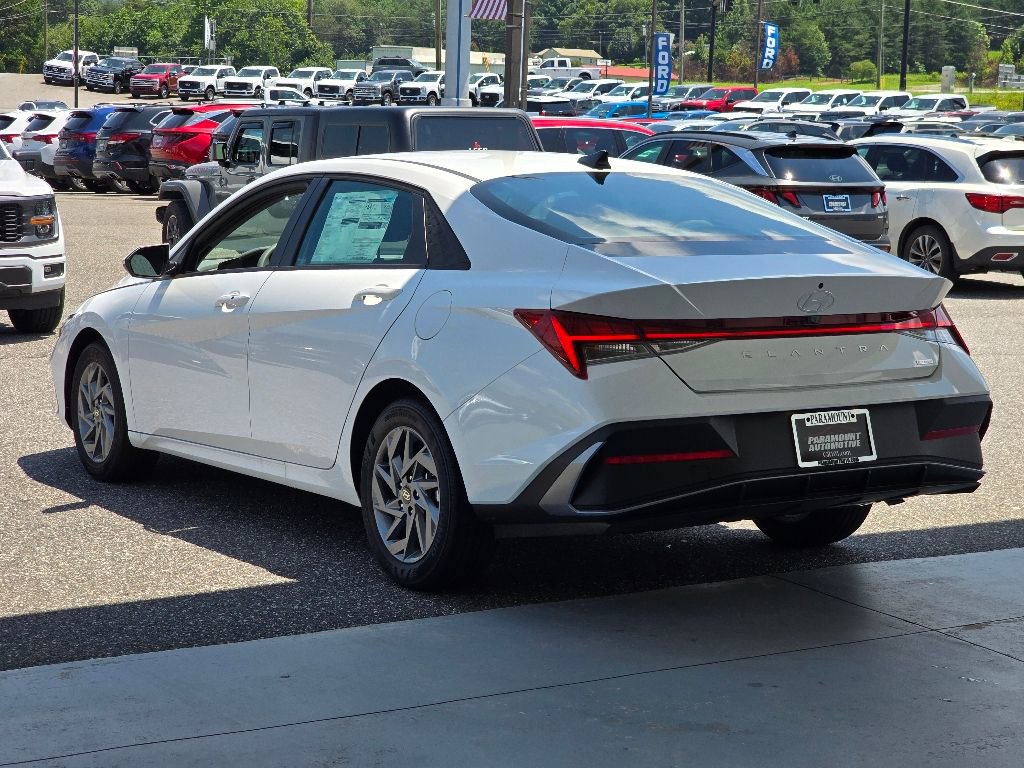 New 2025 Hyundai Elantra Blue image 2