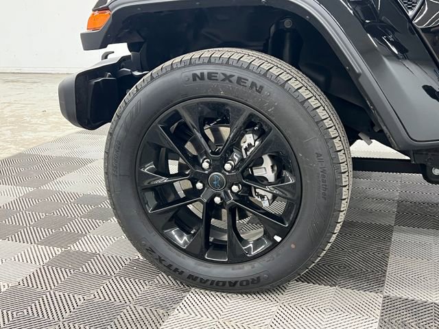 Used 2025 Jeep Wrangler Unlimited Sahara w/ Safety Group image 12