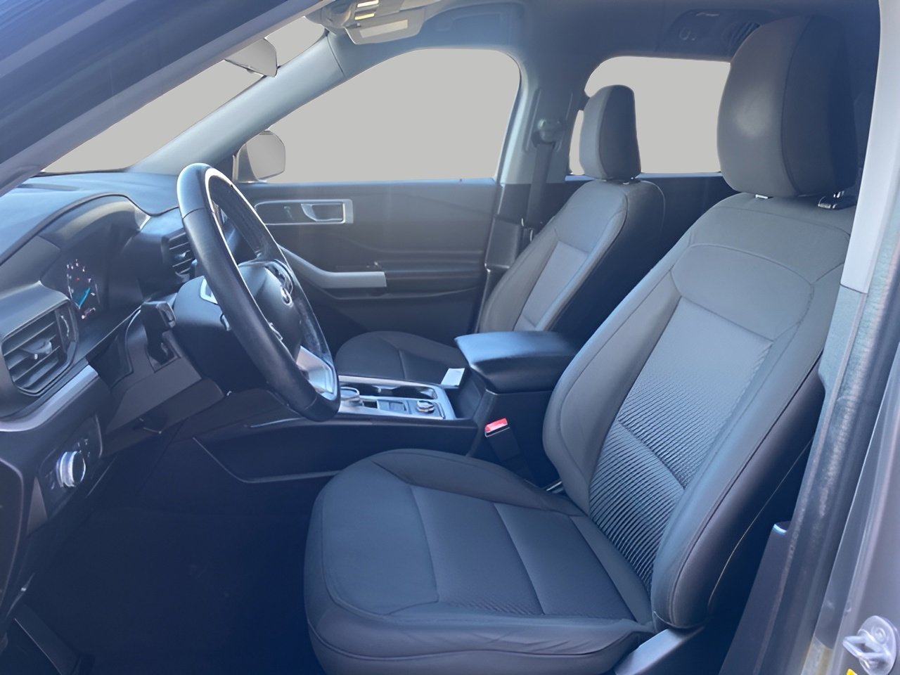 Used 2022 Ford Explorer XLT image 36