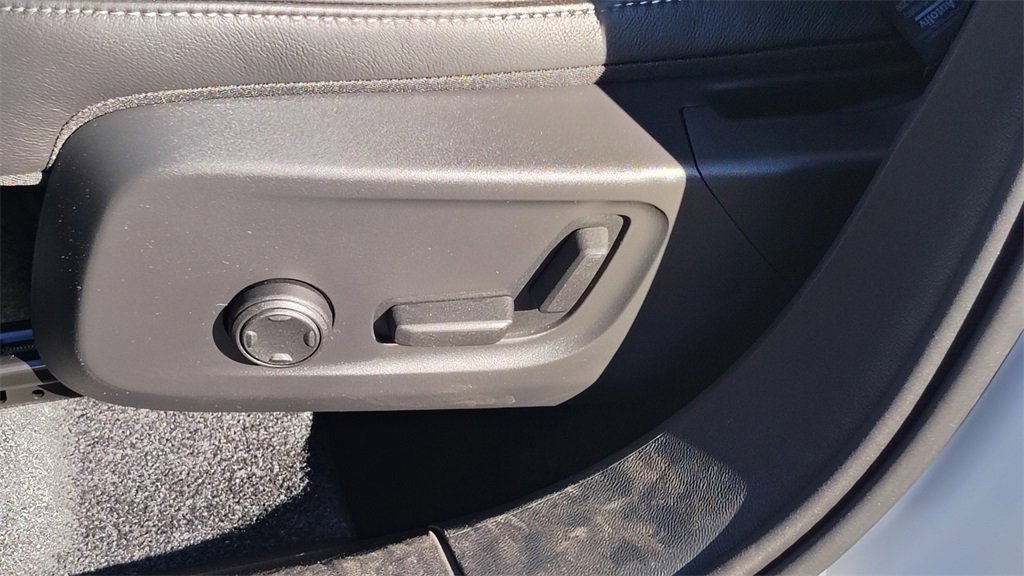 New 2026 Volvo XC40 B5 Core w/ Climate Package image 11