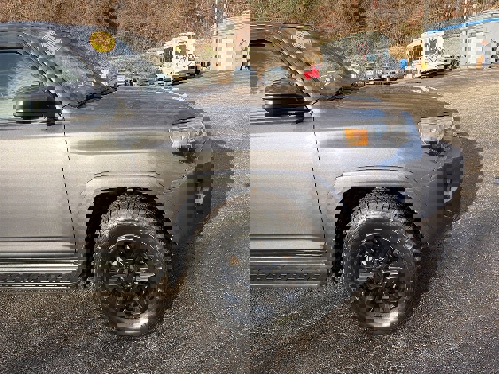 Used 2019 Toyota 4Runner SR5 image 2