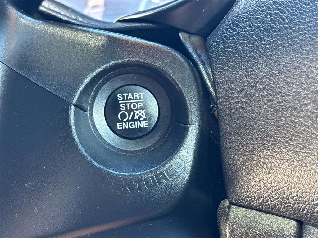 Used 2021 Jeep Renegade Latitude w/ Sun & Sound Group image 30