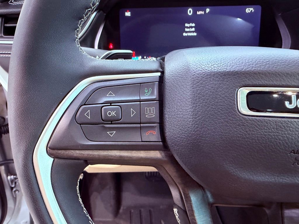 Used 2024 Jeep Grand Cherokee Limited w/ Black Appearance Package image 23