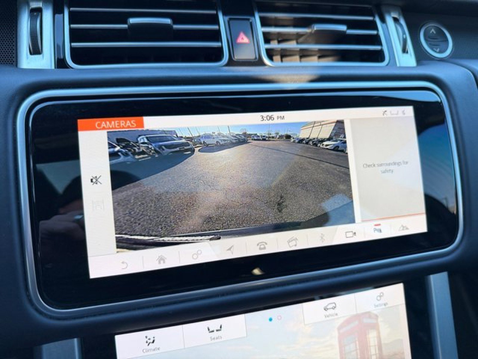 Used 2020 Land Rover Range Rover HSE image 17