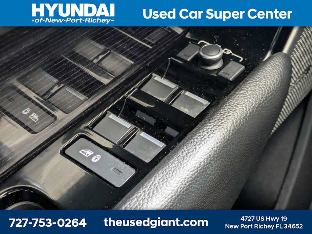 Used 2020 Land Rover Range Rover Velar R-Dynamic S image 37