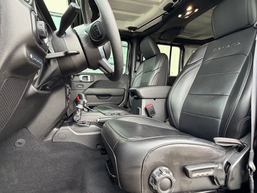 Used 2023 Jeep Wrangler Unlimited Sahara w/ Cold Weather Group AWD/4WD image 10
