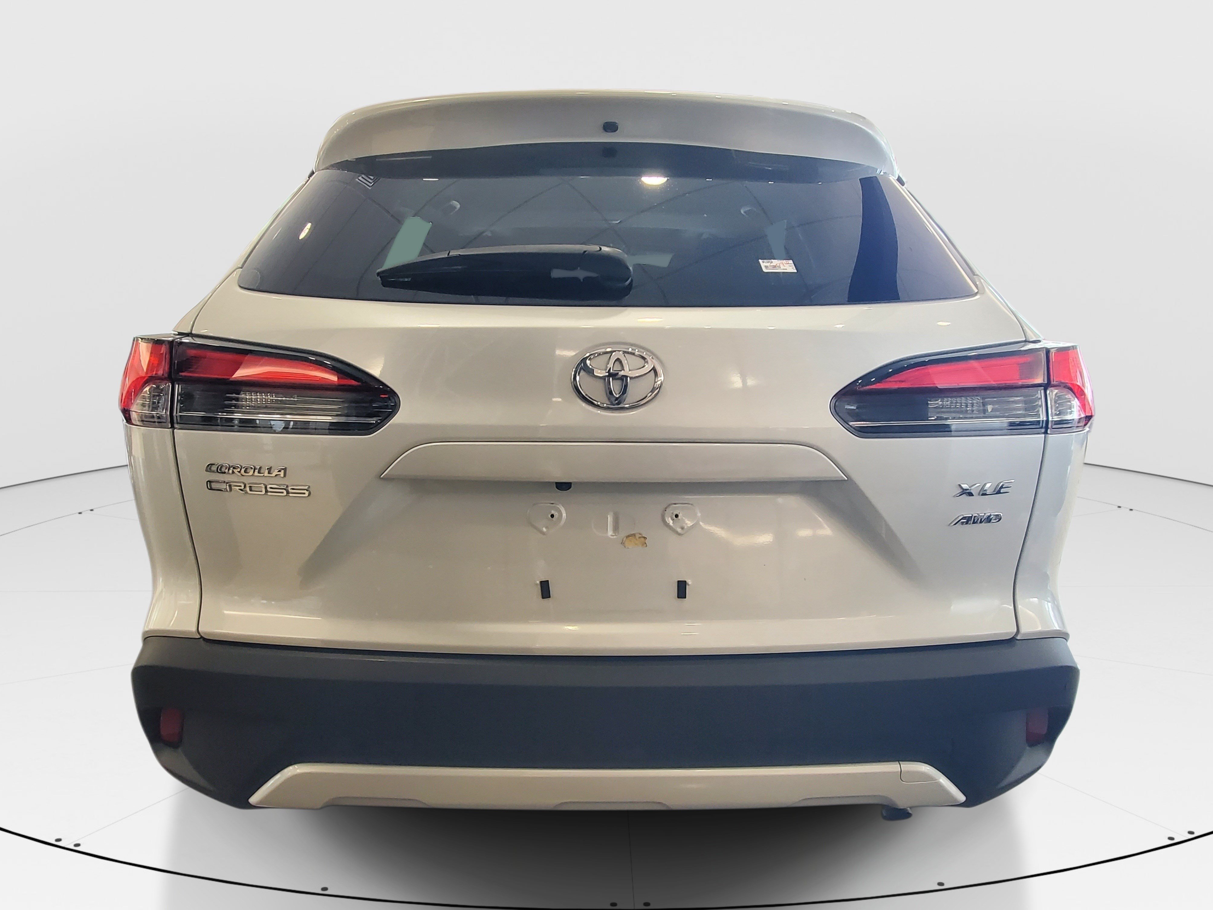 Used 2024 Toyota Corolla Cross XLE w/ Convenience Package AWD/4WD image 5