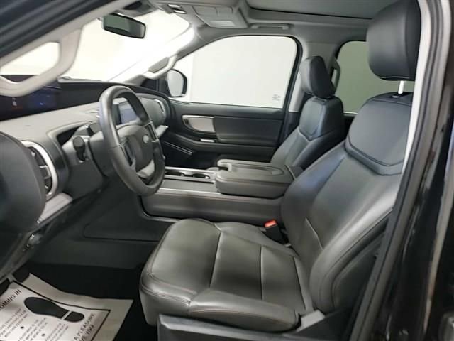 Used 2025 Ford Expedition Active image 3