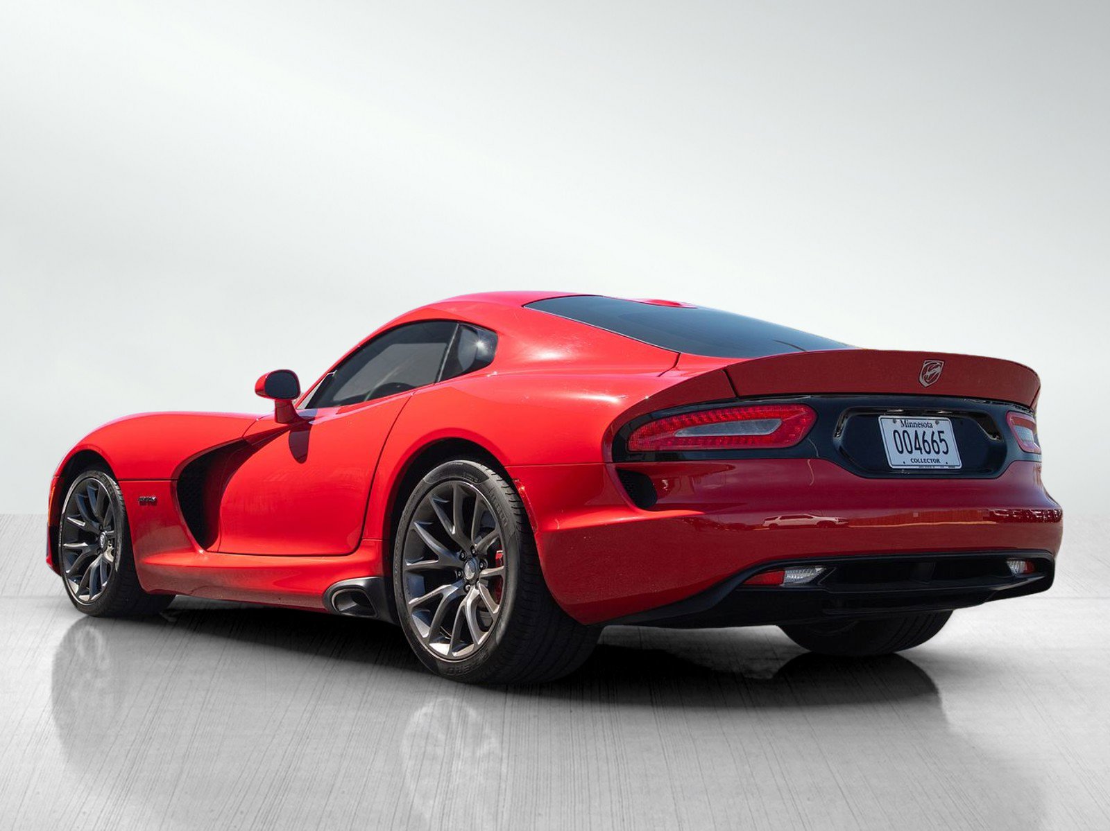Used 2014 SRT GTS w/ GTS Laguna Interior Package RWD image 3