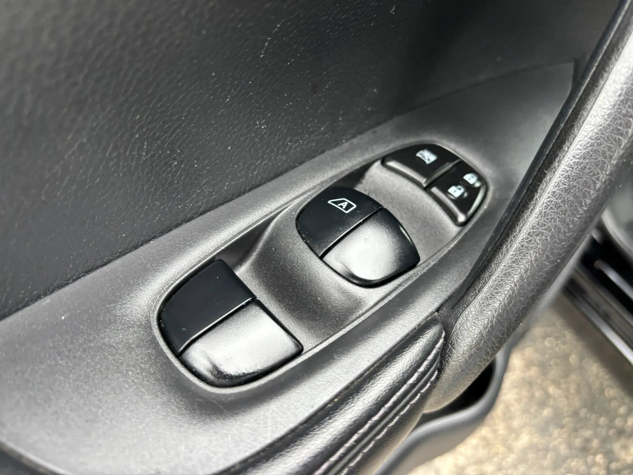 Used 2017 Nissan Rogue Sport S w/ S Appearance Package FWD image 31