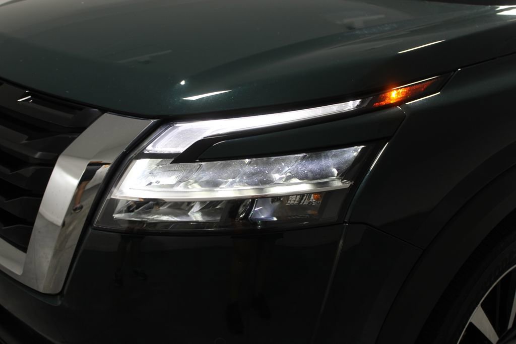 Used 2024 Nissan Pathfinder Platinum w/ Cargo Package image 67