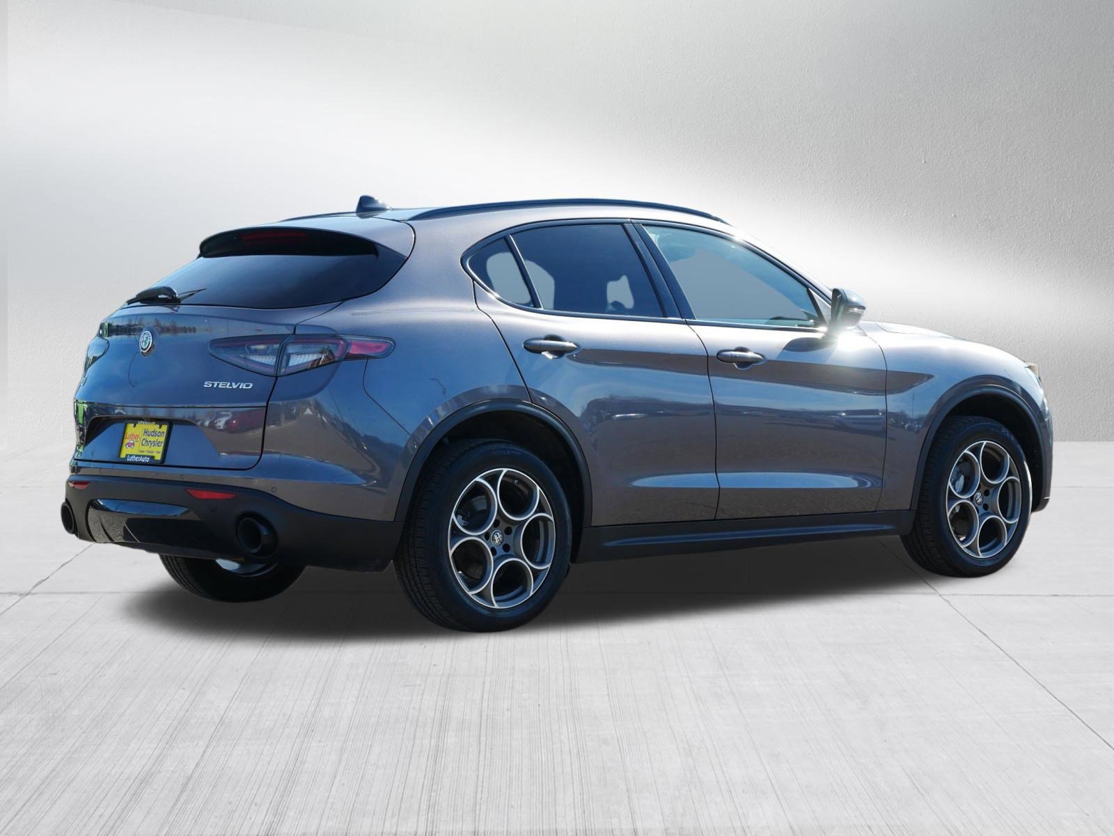 Used 2025 Alfa Romeo Stelvio Sprint w/ Convenience Package image 7