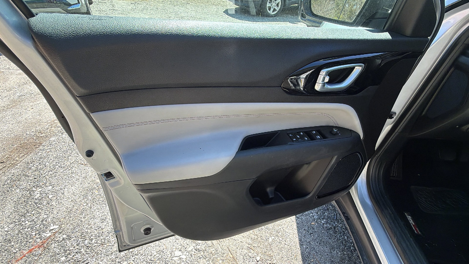 Used 2024 Jeep Compass Limited image 14