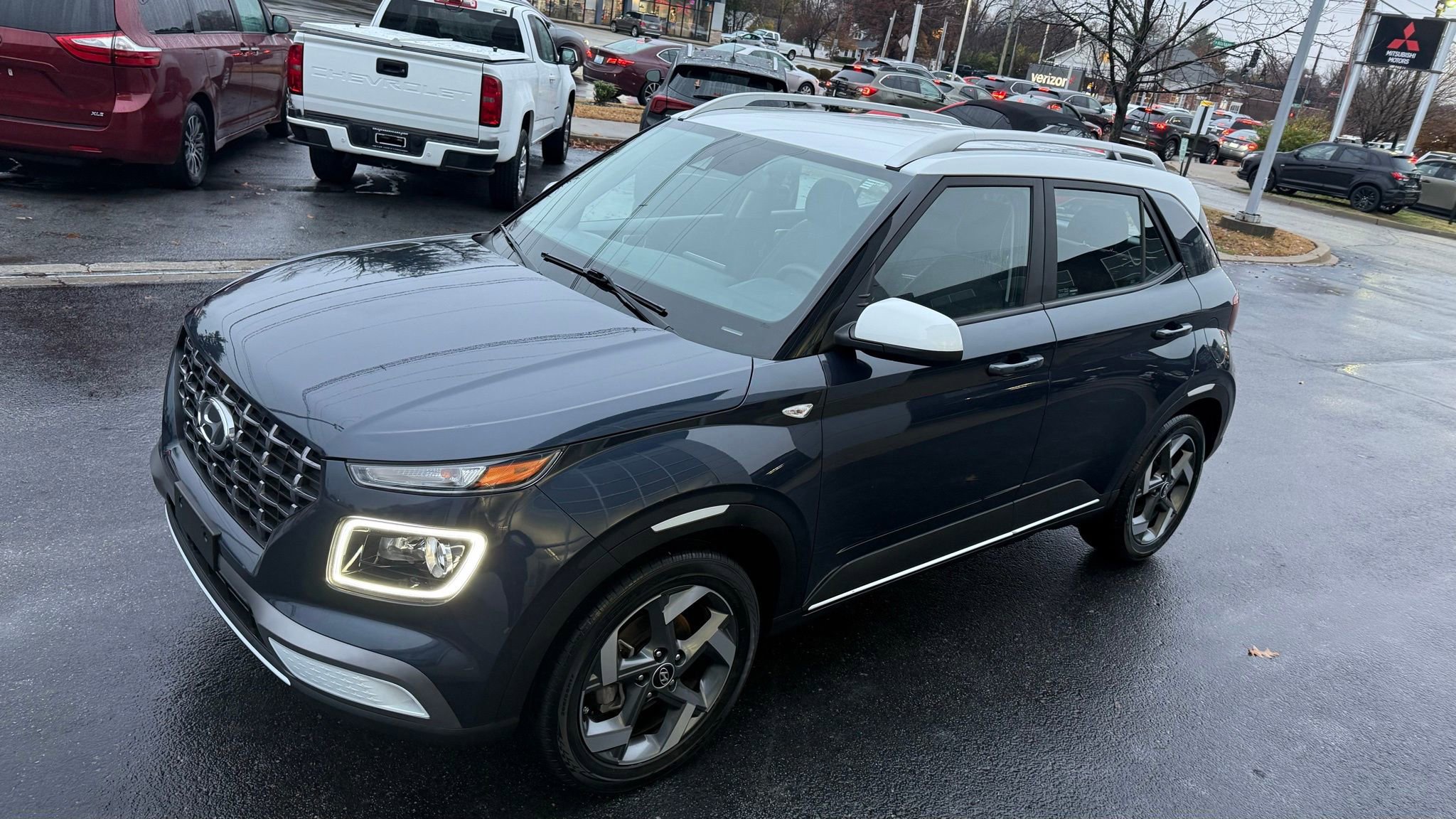 Used 2020 Hyundai Venue image 10