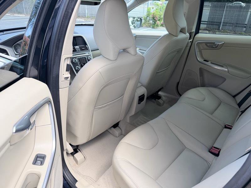 Used 2016 Volvo XC60 T5 Platinum FWD image 14