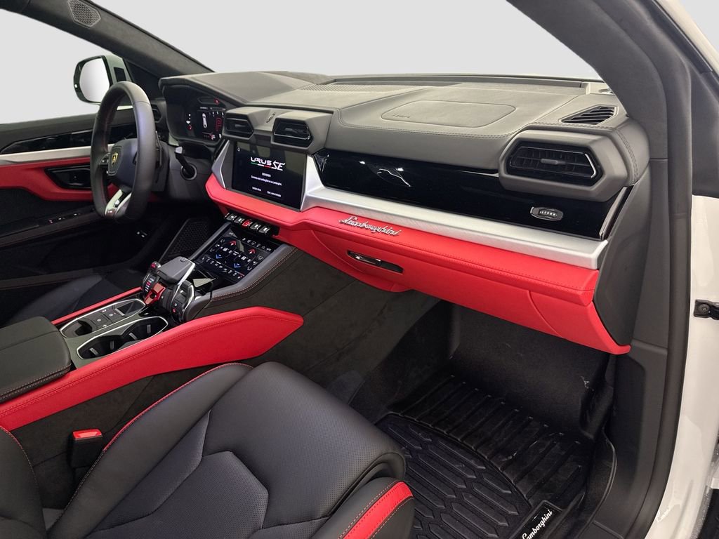Used 2025 Lamborghini Urus SE image 29