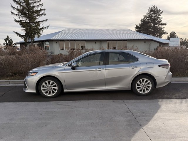 Used 2022 Toyota Camry LE image 3