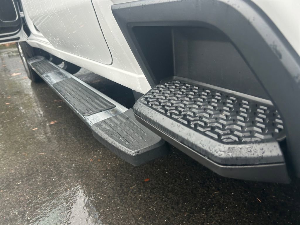 Used 2025 Chevrolet Silverado 3500 LT image 36