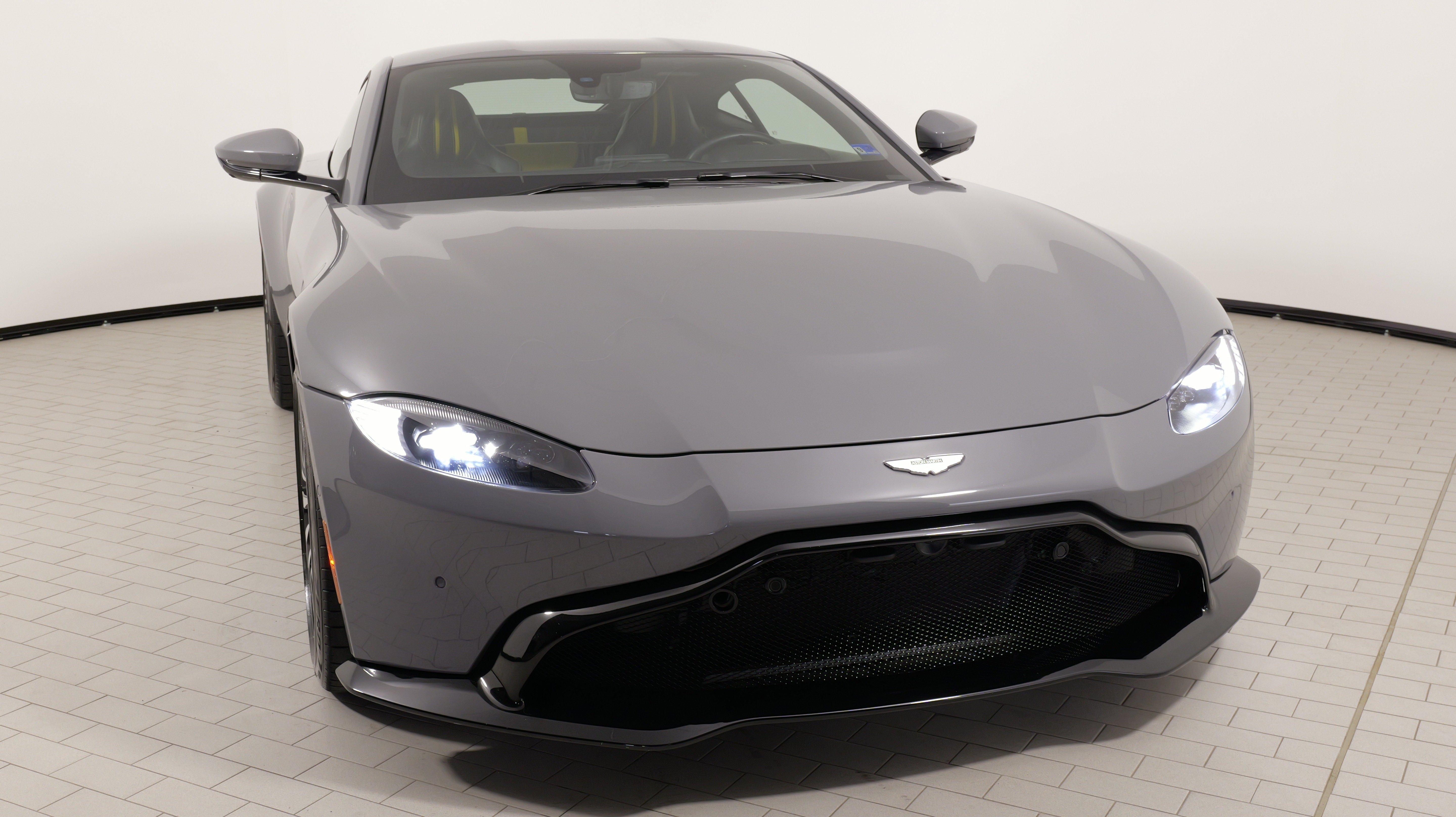 Used 2019 Aston Martin V8 Vantage Coupe RWD image 7