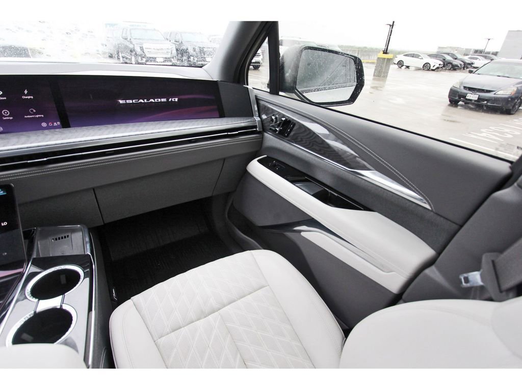 Used 2025 Cadillac Escalade IQ Sport 1 w/ Smart Trailering package image 10