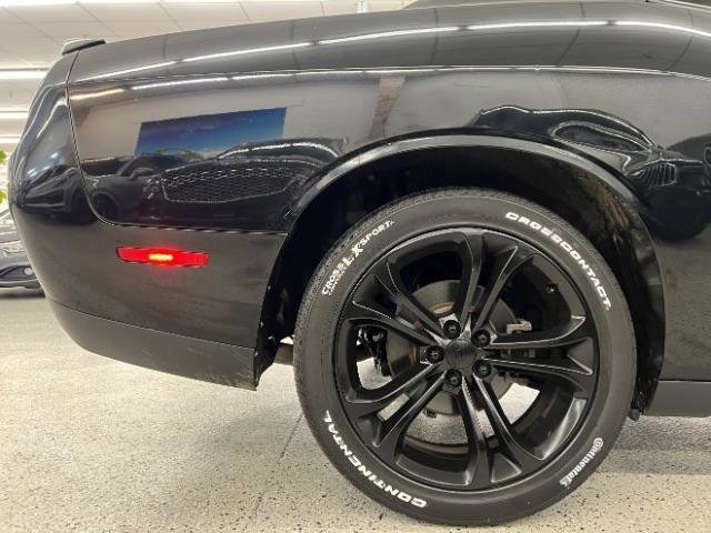 Used 2020 Dodge Challenger SXT RWD image 29