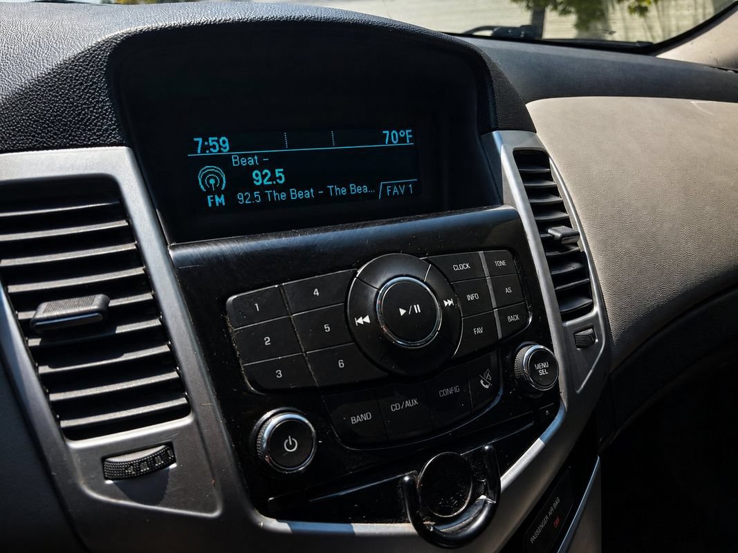 Used 2014 Chevrolet Cruze LS FWD image 15
