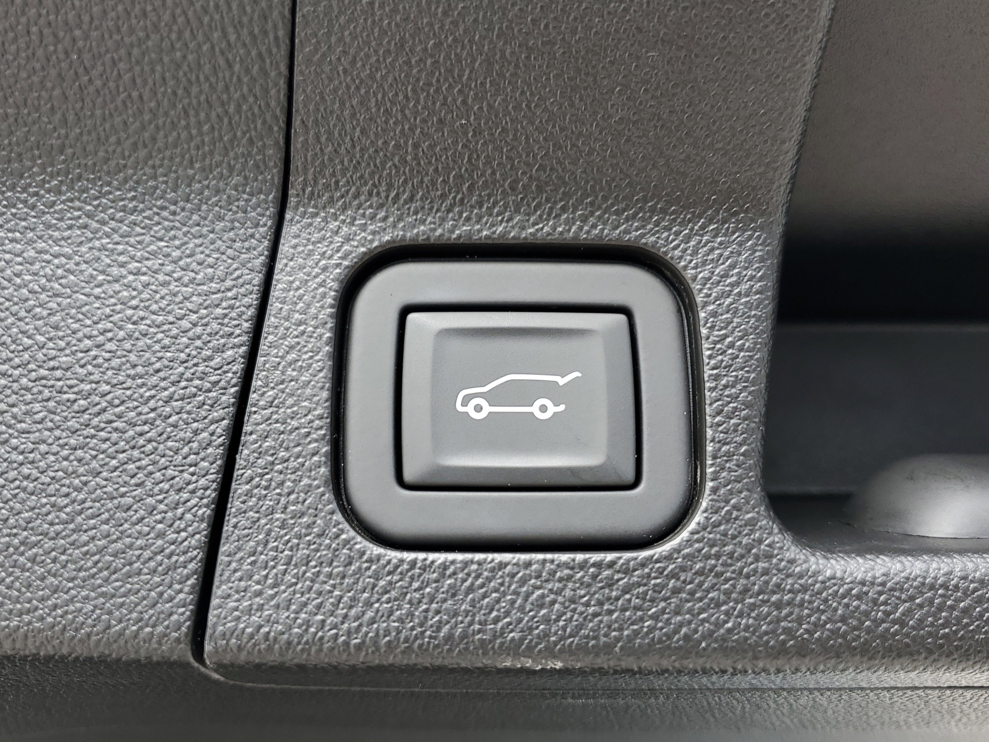 Used 2023 GMC Acadia SLT w/ Elevation Edition image 17