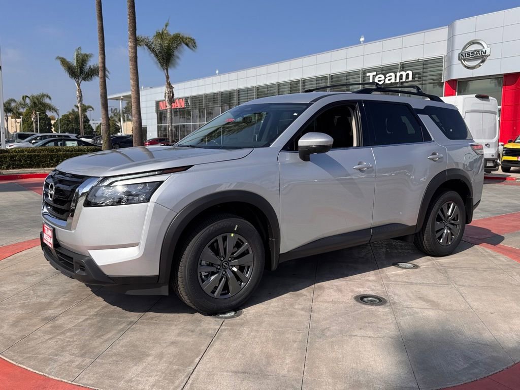 New 2025 Nissan Pathfinder SV image 4