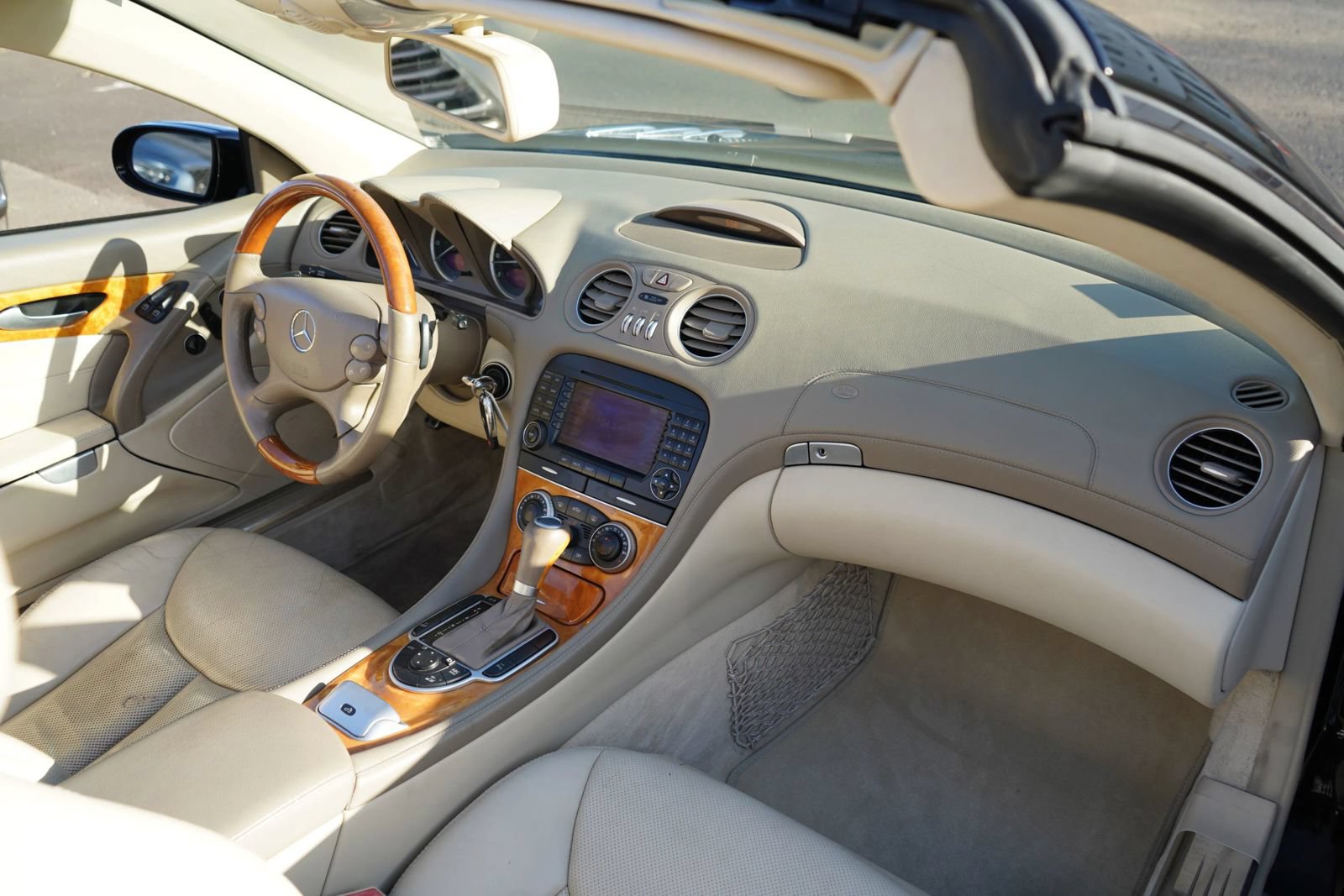 Used 2008 Mercedes-Benz SL 550 image 16