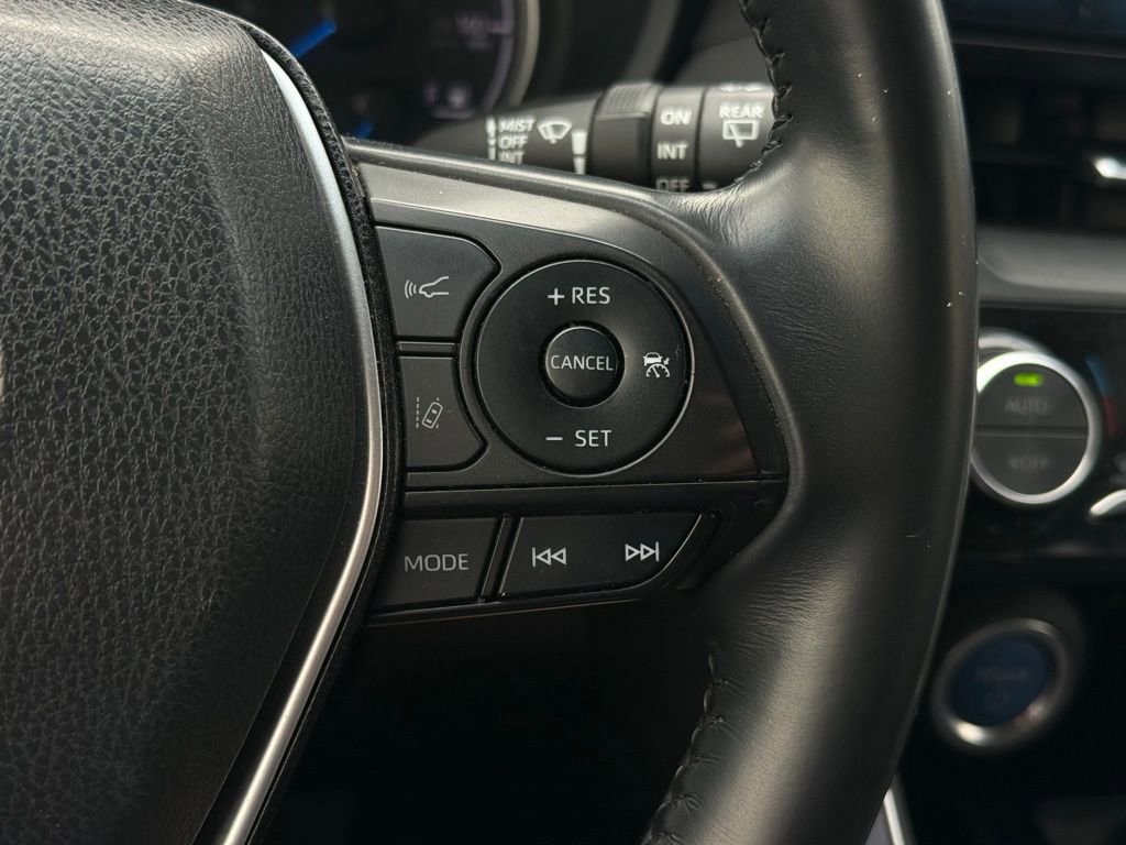 Used 2021 Toyota Venza LE image 22