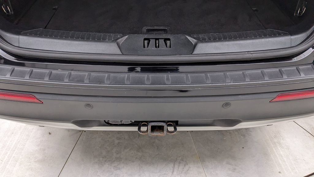 Certified 2023 Ford Explorer XLT w/ Equipment Group 202A image 7