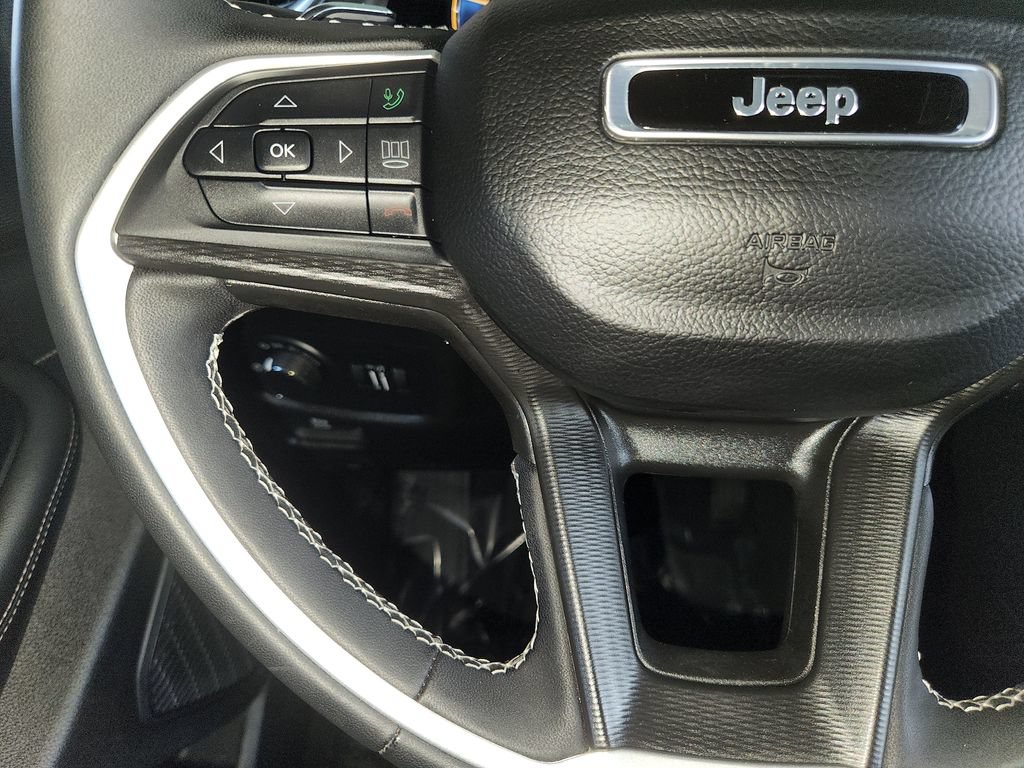Used 2024 Jeep Grand Cherokee Altitude RWD image 24