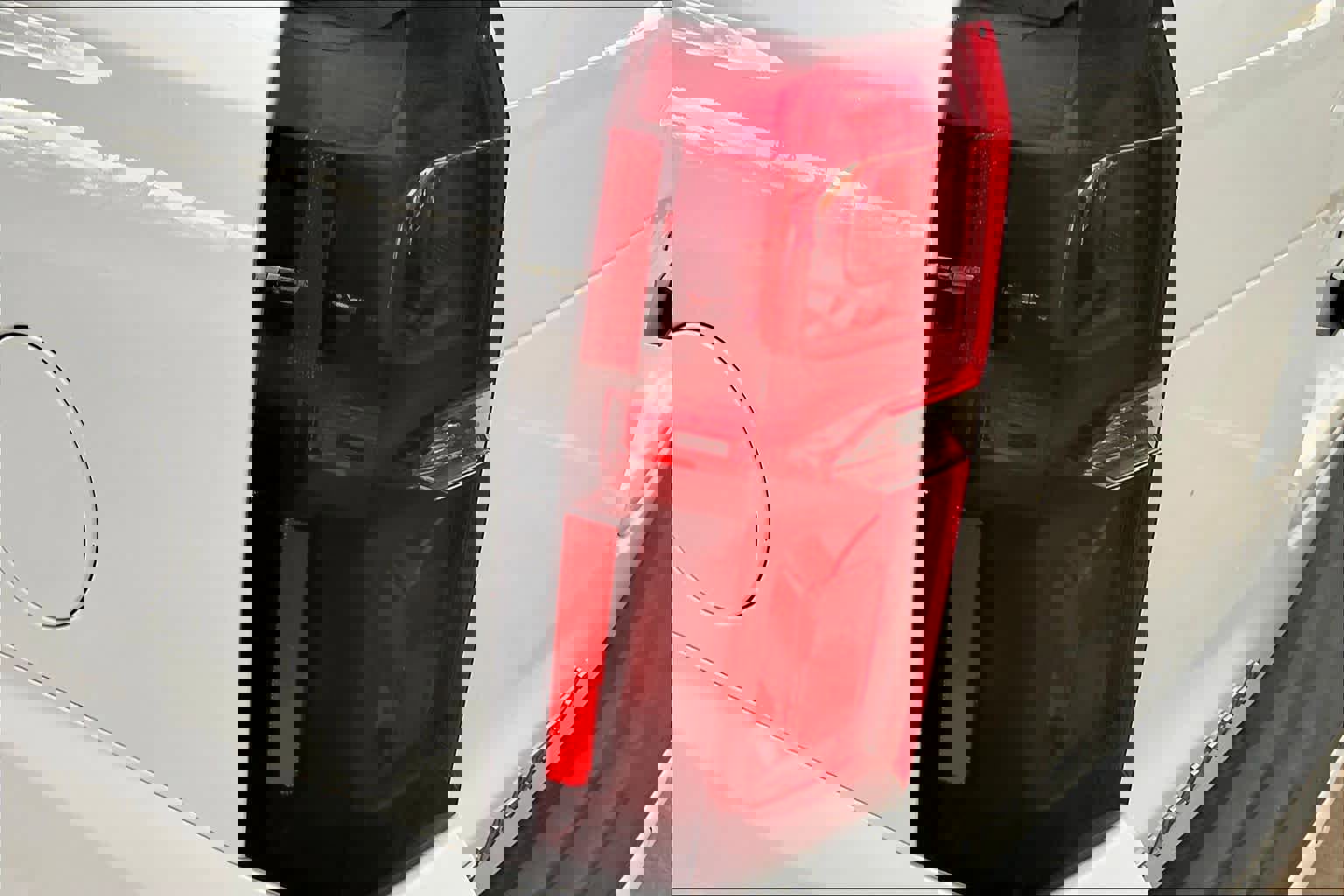 Used 2018 Chevrolet Suburban LT image 28