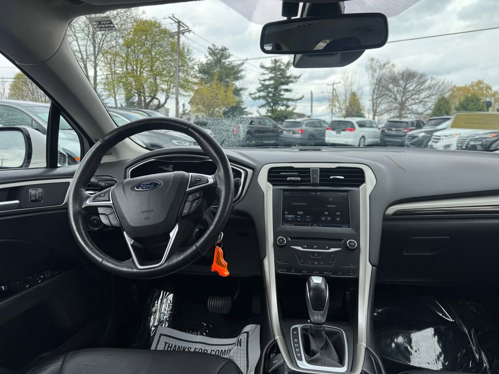 Used 2015 Ford Fusion SE w/ Equipment Group 202A FWD image 16