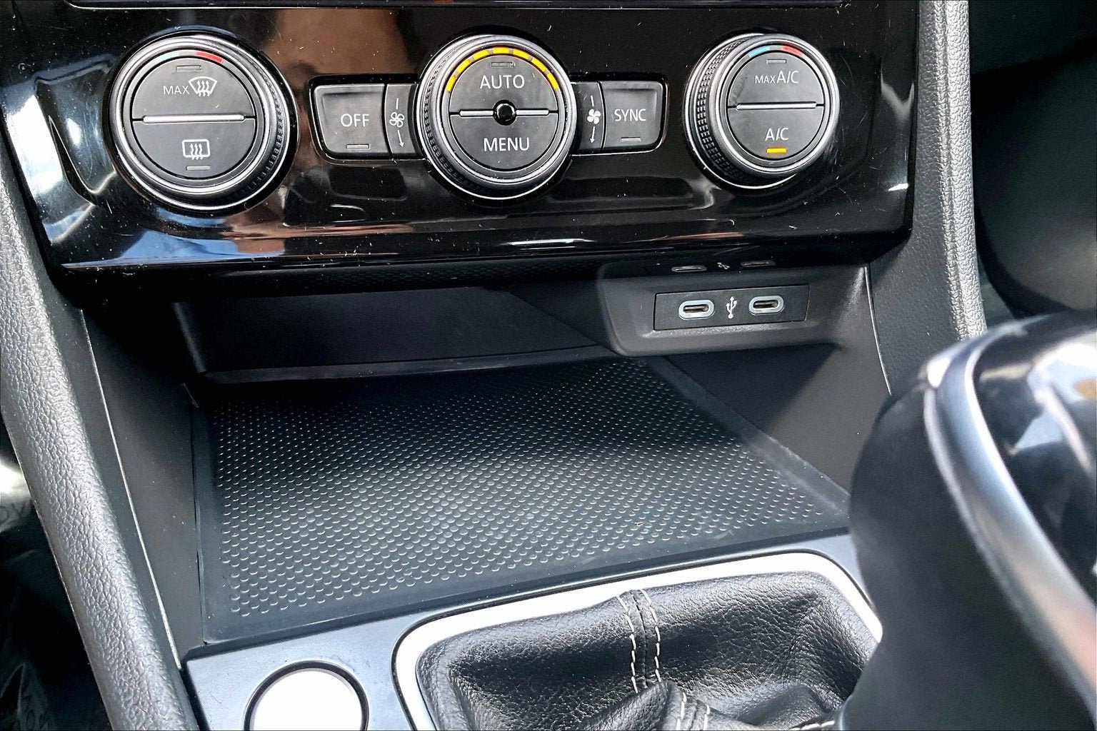 Used 2024 Volkswagen Jetta SE FWD image 30