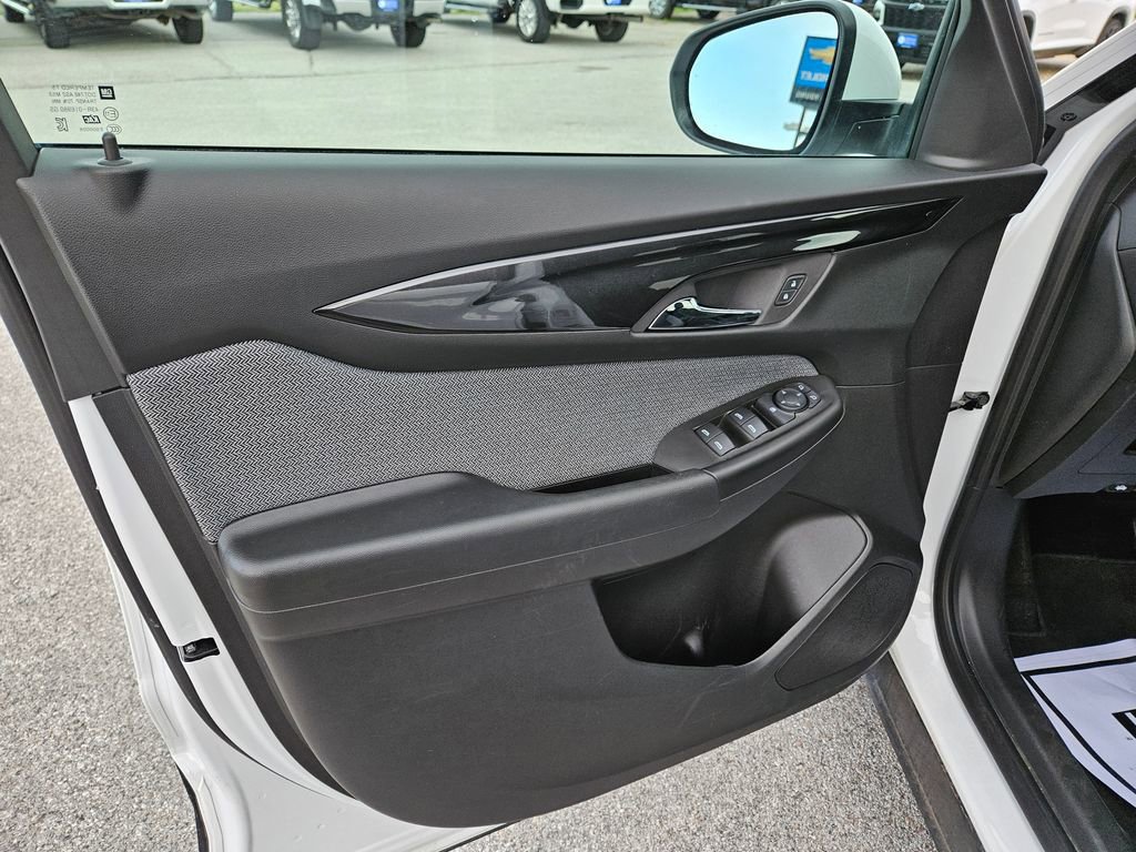 Used 2025 Chevrolet TrailBlazer LT AWD/4WD image 19