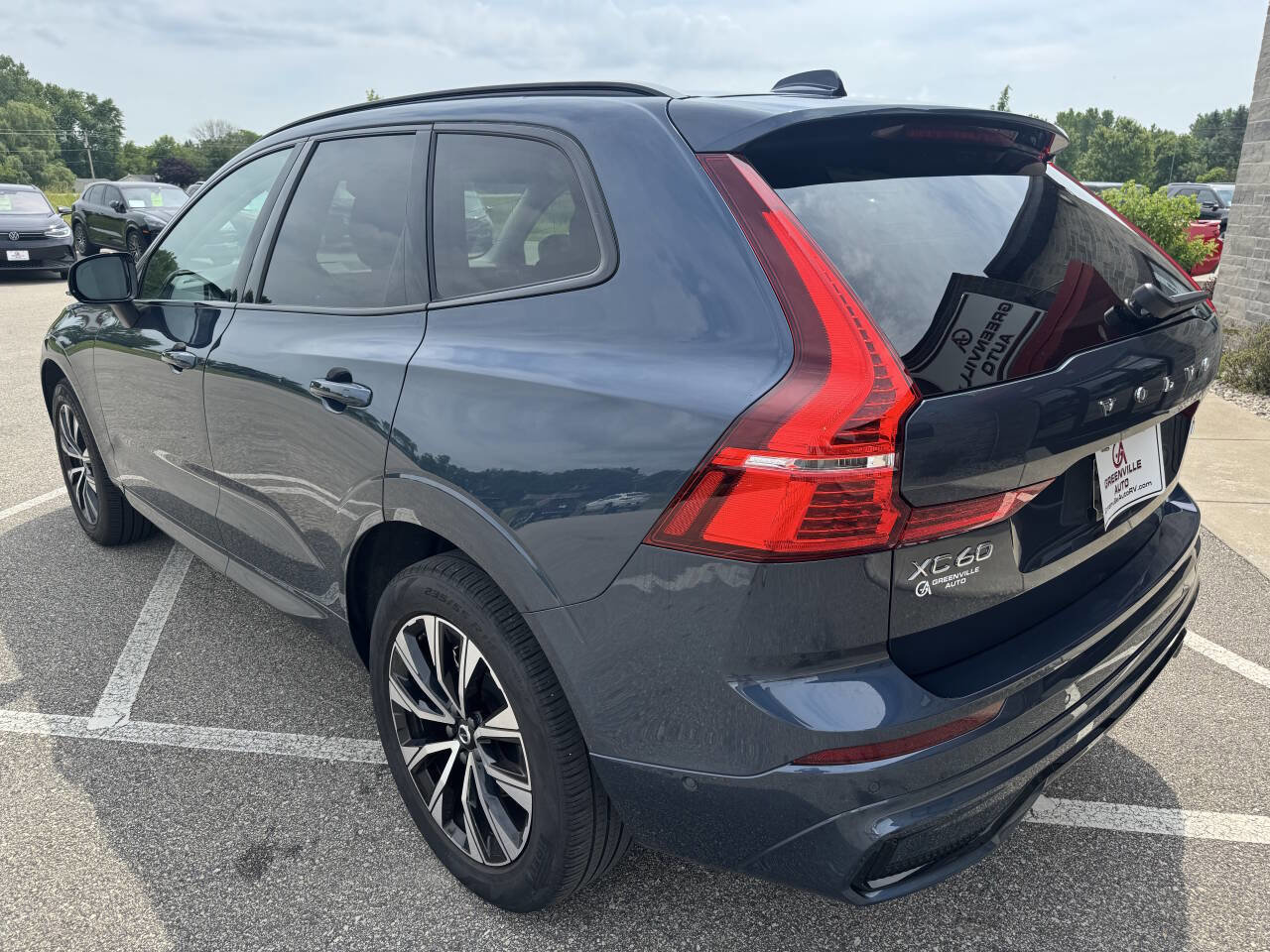 Used 2024 Volvo XC60 B5 Plus image 5