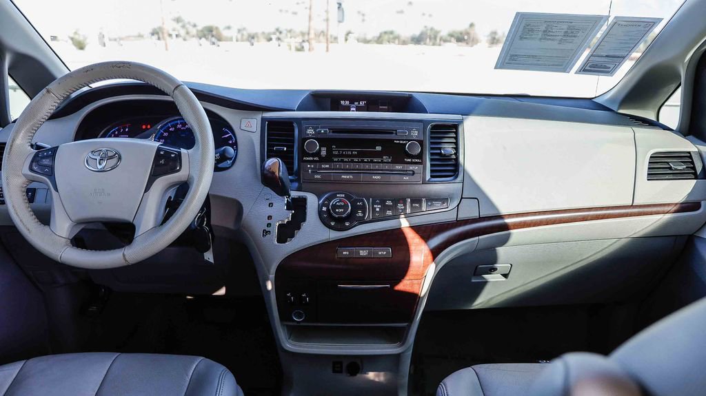 Used 2014 Toyota Sienna L image 13