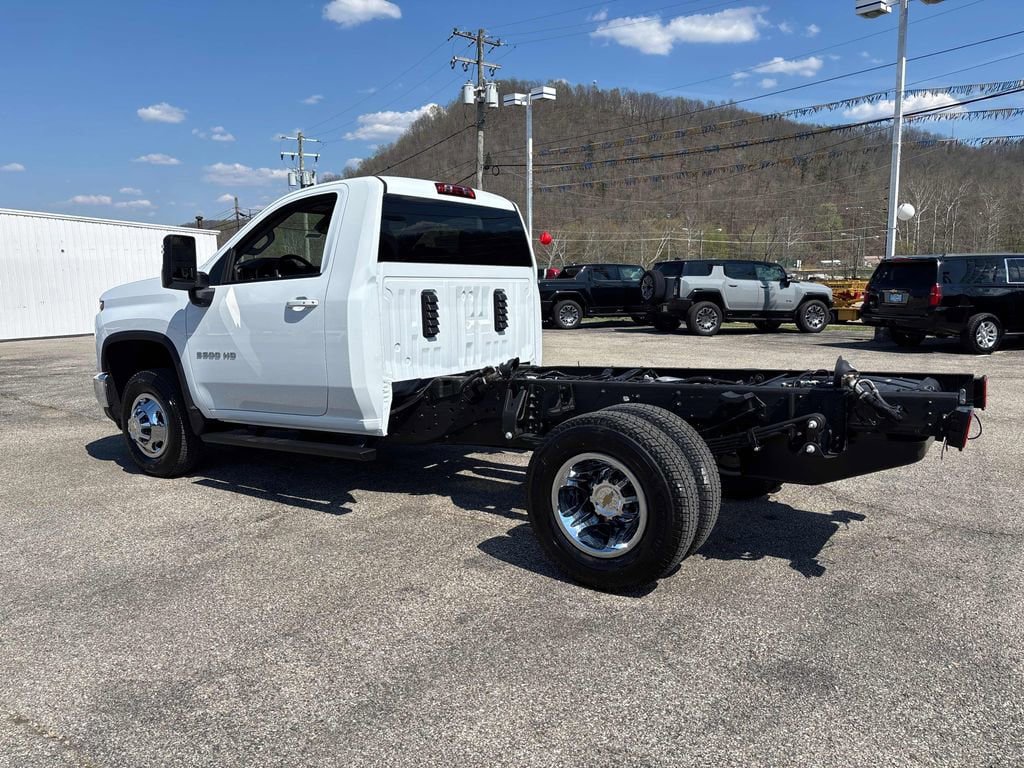 New 2026 Chevrolet Silverado 3500 LT image 3